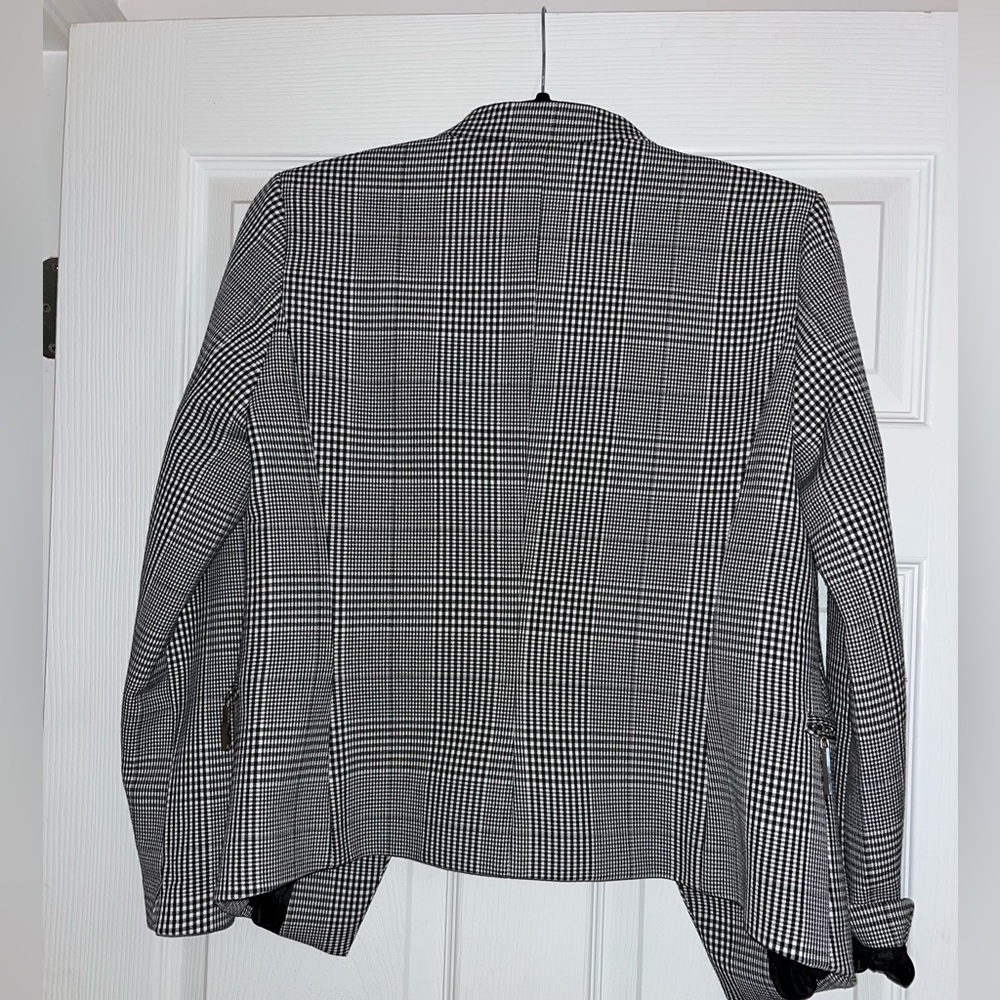 Women’s cropped blazer